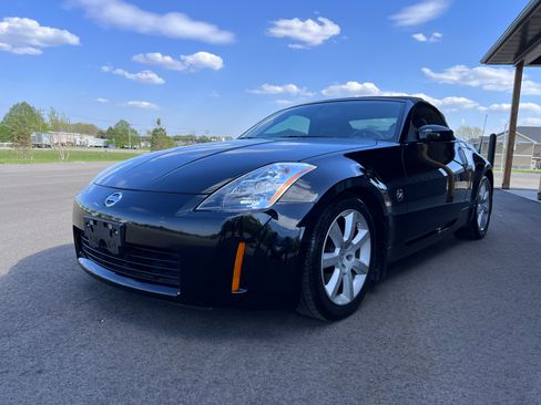 Used 2005 Nissan 350Z RWD image 1