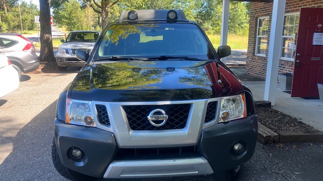 Used 2015 Nissan Xterra 4WD PRO-4X image 2
