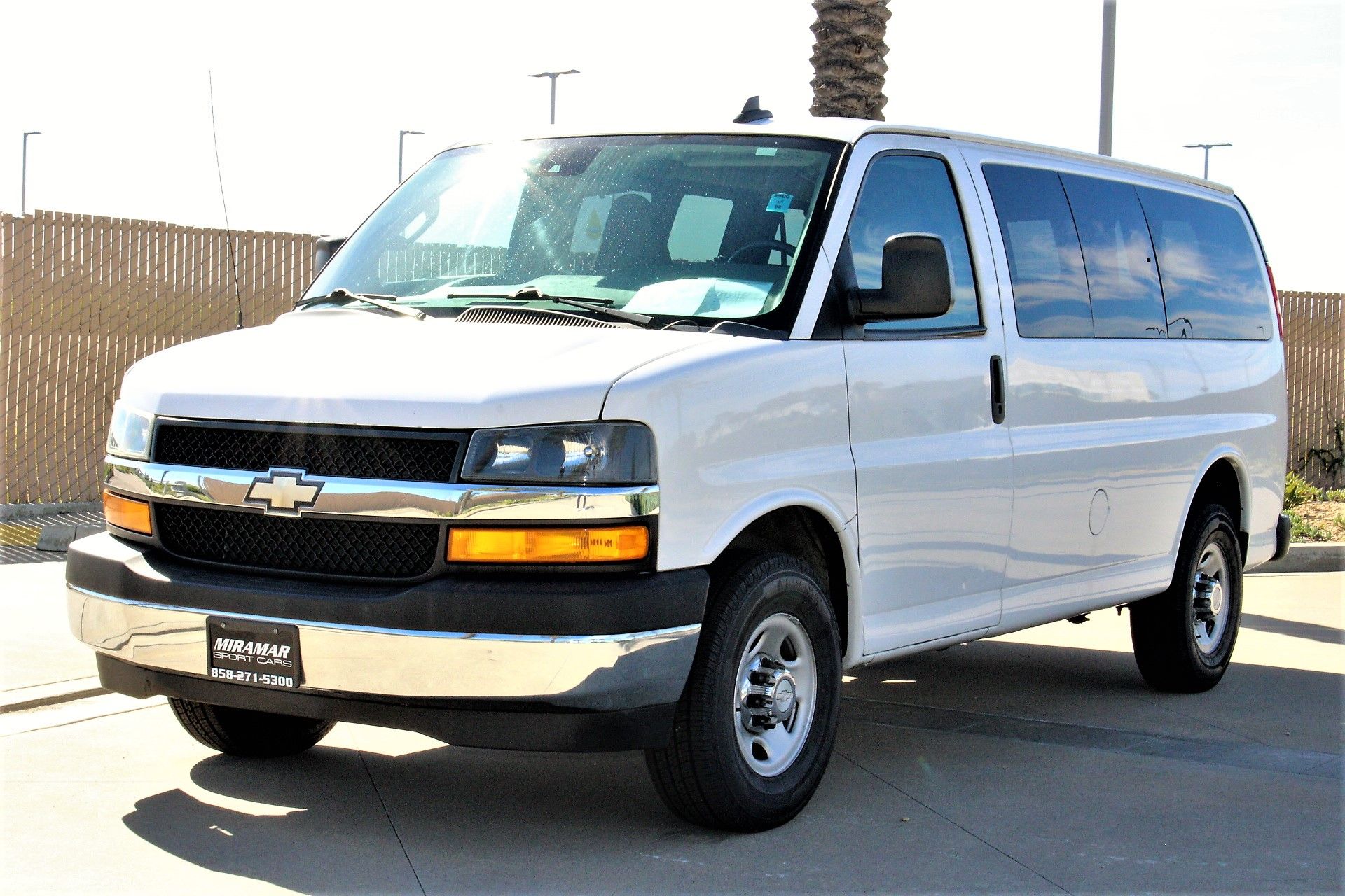 Used 2019 Chevrolet Express 3500 LT RWD image 8