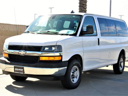 Used 2019 Chevrolet Express 3500 LT image 7