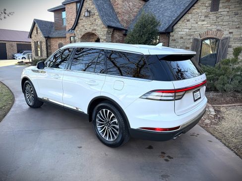 Used 2020 Lincoln Aviator Reserve image 3