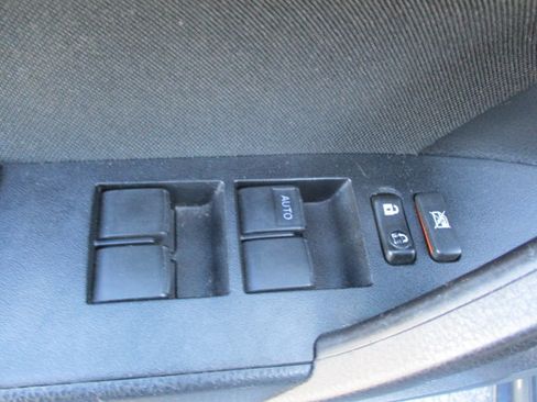 Used 2017 Toyota Corolla LE image 15