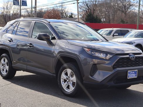 Used 2021 Toyota RAV4 LE image 11