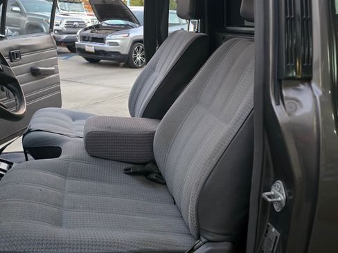 Used 1988 Toyota Pickup Deluxe image 46