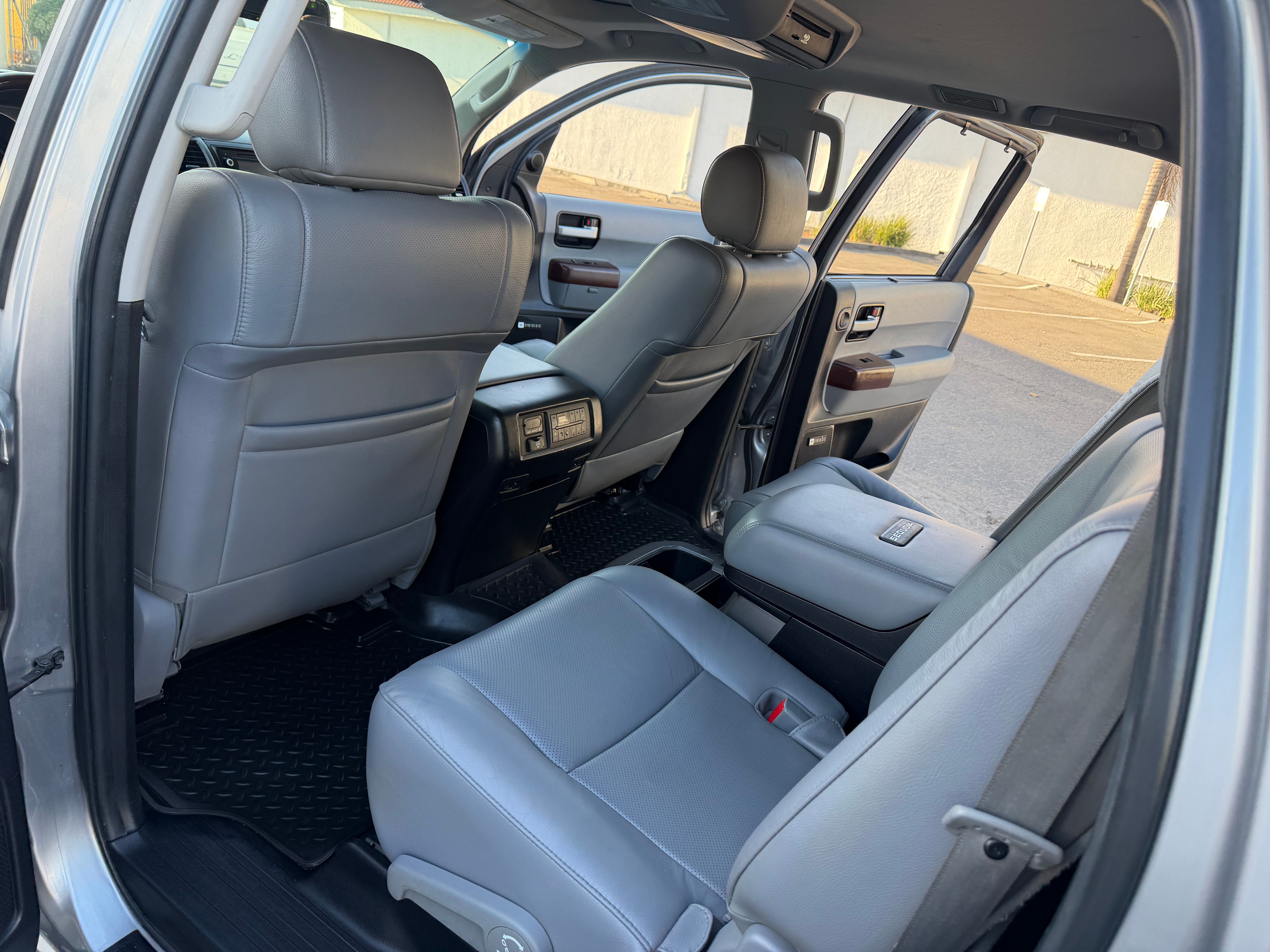 Used 2015 Toyota Sequoia Platinum AWD/4WD image 23