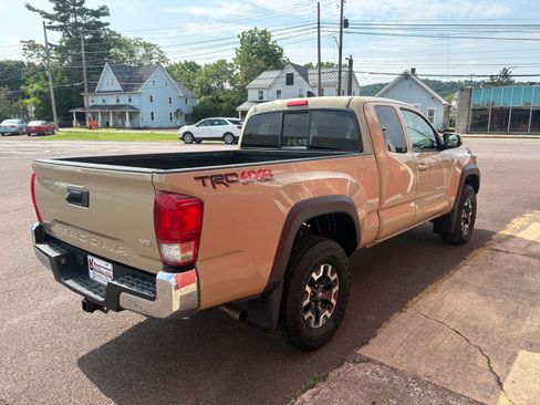 Used 2017 Toyota Tacoma 4x4 Access Cab image 5