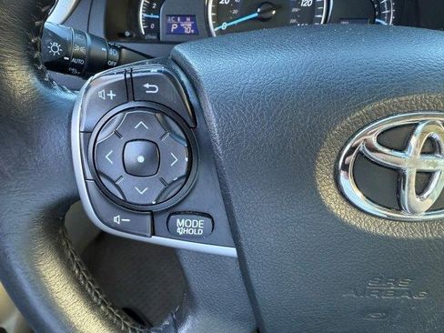 Used 2013 Toyota Camry XLE image 16