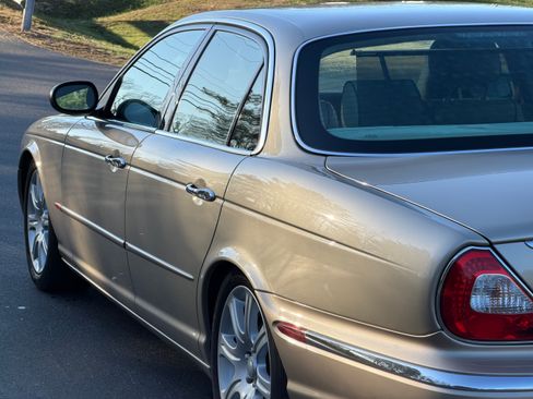Used 2004 Jaguar XJ Vanden Plas RWD image 24