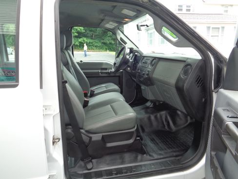 Used 2015 Ford F550 2WD Crew Cab Super Duty image 9