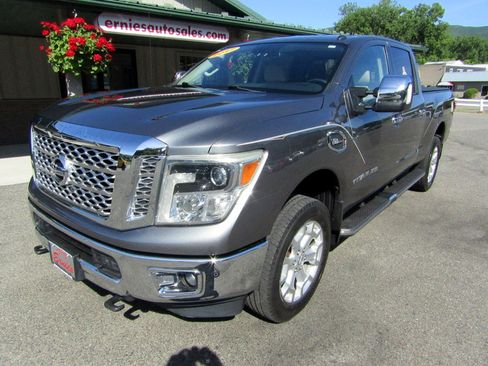 Used 2017 Nissan Titan XD 4x4 Crew Cab image 8