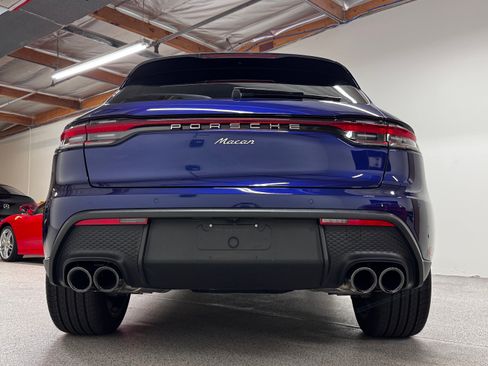 Used 2025 Porsche Macan AWD/4WD image 12