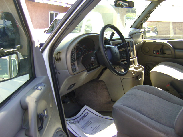 Used 2005 Chevrolet Astro Passenger RWD image 12