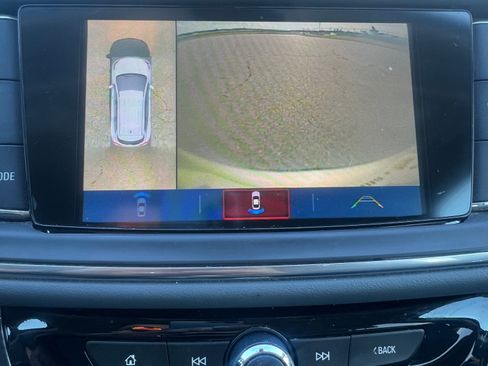 Used 2019 Buick Enclave Essence FWD image 12