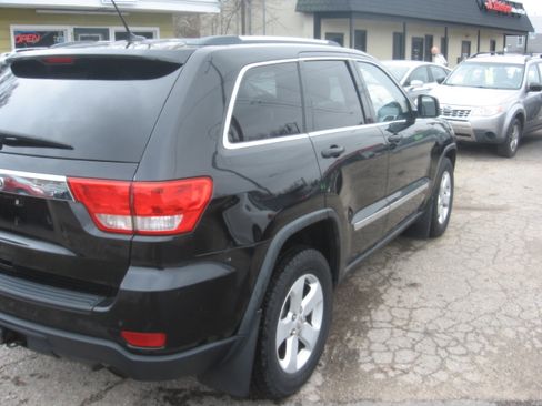 Used 2011 Jeep Grand Cherokee Laredo image 4