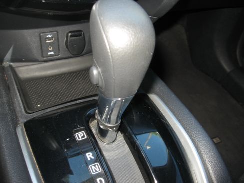 Used 2015 Nissan Rogue AWD image 12