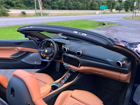 Used 2019 Ferrari Portofino UNAVAIL RWD image 17