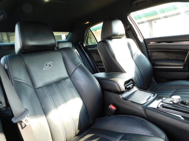 Used 2019 Chrysler 300 S AWD image 19