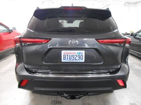 Used 2021 Toyota Highlander AWD Platinum V6 image 5