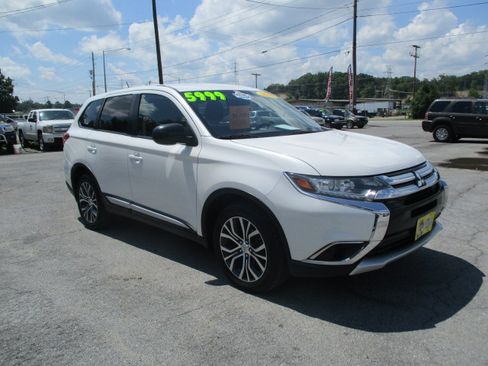 Used 2016 Mitsubishi Outlander 4WD ES image 4