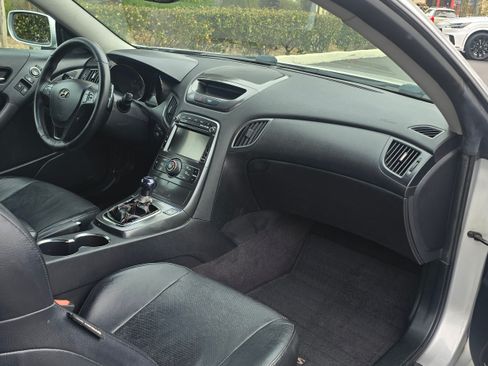 Used 2011 Hyundai Genesis Coupe 3.8 Grand Touring image 23
