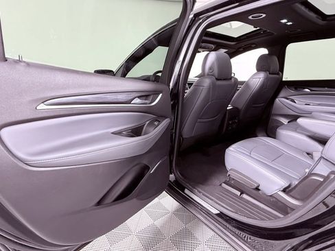 Used 2022 Buick Enclave Essence image 20
