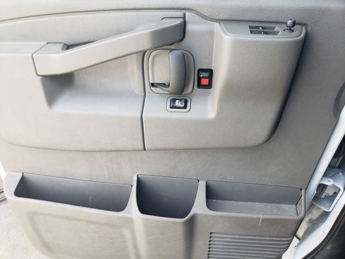 Used 2020 Chevrolet Express 2500 image 12