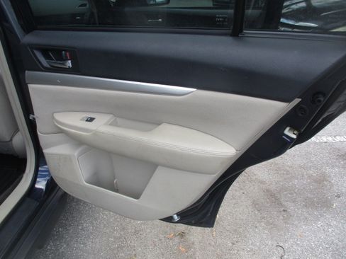 Used 2013 Subaru Outback 2.5i Premium image 12