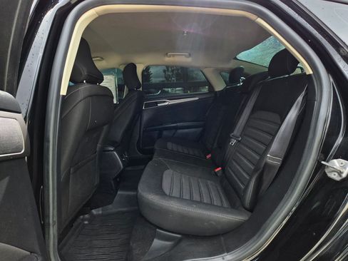 Used 2018 Ford Fusion SE FWD image 6