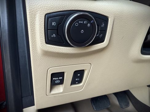 Used 2018 Ford F150 Lariat image 29