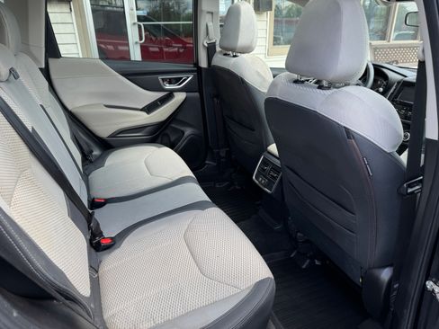 Used 2019 Subaru Forester Premium AWD/4WD image 18