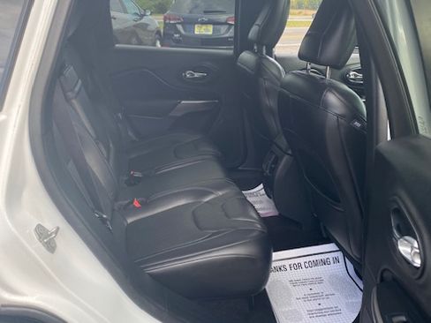 Used 2019 Jeep Cherokee Limited image 13
