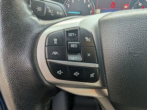 Used 2022 Ford Explorer XLT image 11