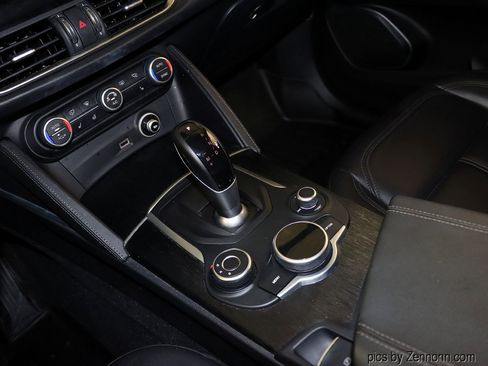 Used 2019 Alfa Romeo Stelvio AWD image 23