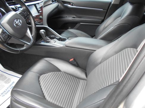 Used 2020 Toyota Camry SE image 8