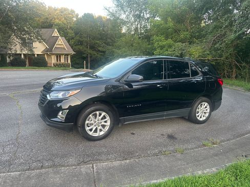 Used 2019 Chevrolet Equinox LS image 2