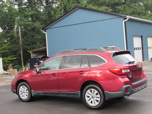 Used 2018 Subaru Outback 2.5i Premium AWD/4WD image 6
