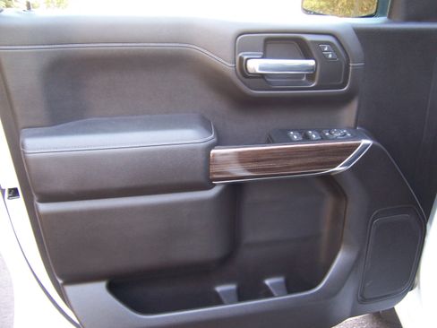 Used 2021 Chevrolet Silverado 1500 RST image 10