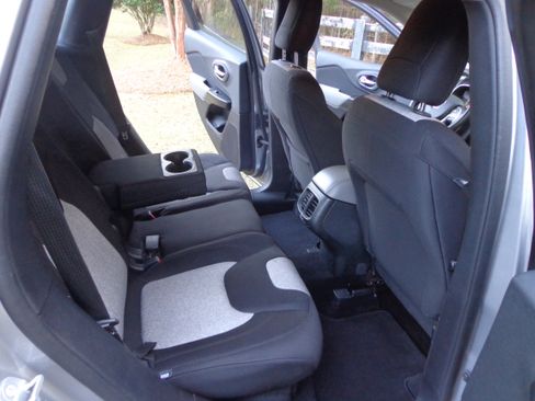 Used 2014 Jeep Cherokee Sport image 11