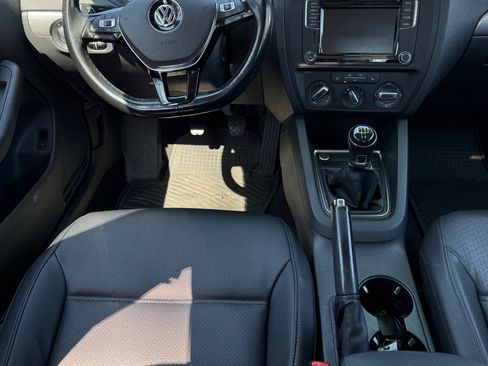 Used 2017 Volkswagen Jetta SE image 12