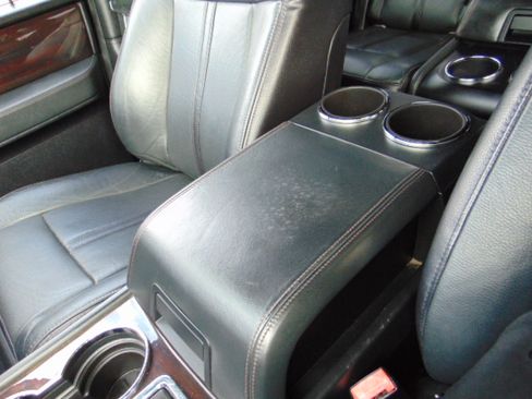 Used 2017 Lincoln Navigator L Reserve image 25