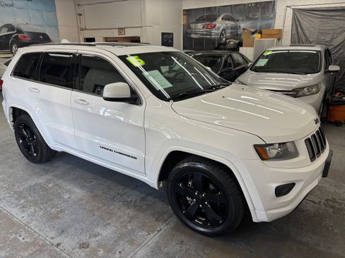 Used 2015 Jeep Grand Cherokee Altitude image 2