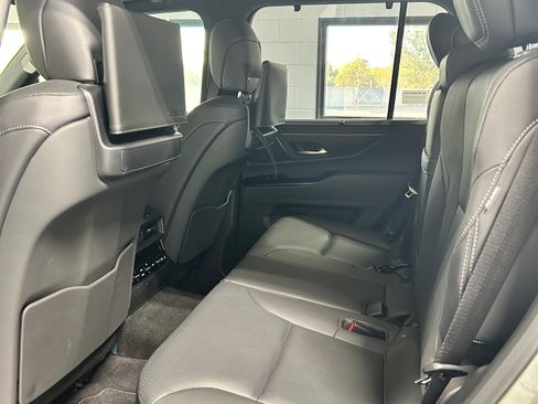 Used 2025 Lexus LX 700h Luxury image 5