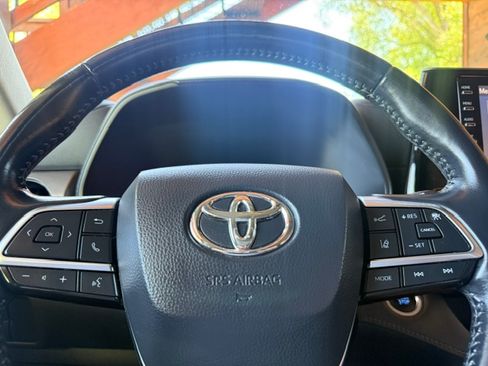 Used 2021 Toyota Highlander AWD LE V6 image 14