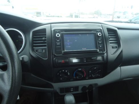 Used 2014 Toyota Tacoma image 11