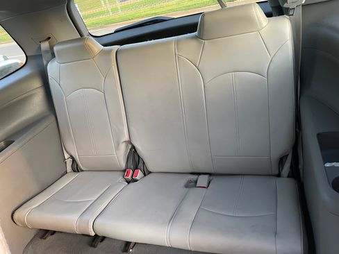 Used 2016 GMC Acadia SLT image 9