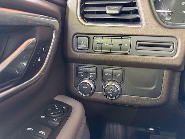 Used 2021 GMC Yukon 4WD SLT image 15