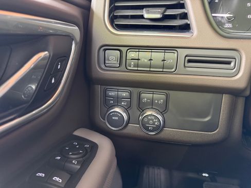 Used 2021 GMC Yukon 4WD SLT image 15