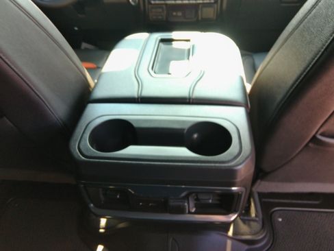 Used 2022 GMC Sierra 2500 AT4 image 56