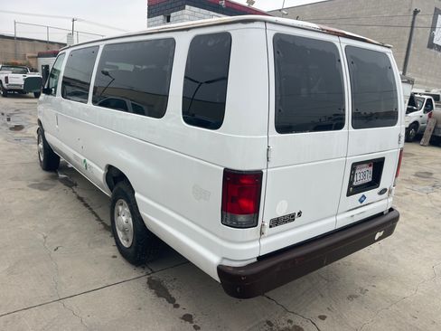 Used 2001 Ford E-350 and Econoline 350 Club Wagon image 8