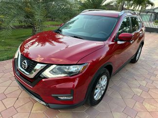 Used 2017 Nissan Rogue SV image 1